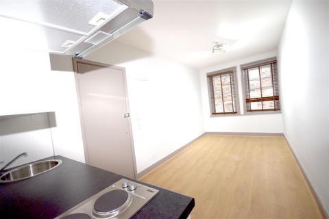 Studio to rent, Iverson Road, West Hampstead, London