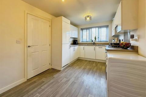 7 Gypsy Moth Lane, Kingswood, Hull, HU7 3LQ