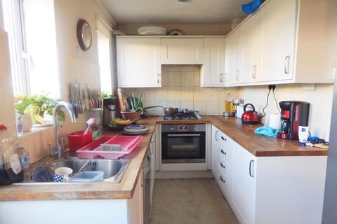 1 bedroom in a house share to rent, Room 2 28 Alexandra Road, Mitcham, Surrey