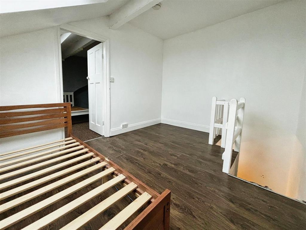 Large Landing/Dresser