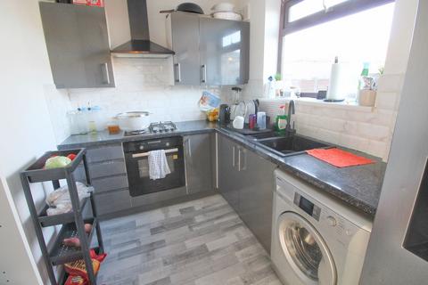 3 bedroom semi-detached house to rent, Angus Avenue, Leigh, WN7