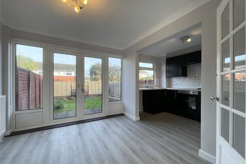 3 bedroom semi-detached house to rent, Bignor Close, Rustington, BN16