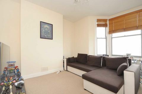 1 bedroom flat to rent, Alexandra Road, London SW19