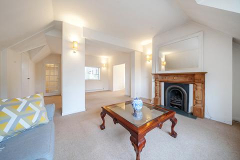 3 bedroom apartment for sale, Five Gables, Addlestone, Surrey