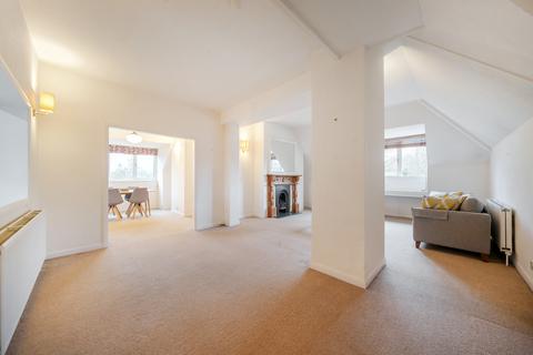 3 bedroom apartment for sale, Five Gables, Addlestone, Surrey