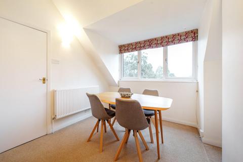 3 bedroom apartment for sale, Five Gables, Addlestone, Surrey