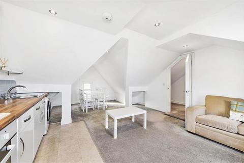 2 bedroom flat for sale, Cavendish Road, London SW12