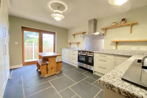 Hazeldene Brook Lane, Woodgreen, Fordingbridge, SP6 2AZ