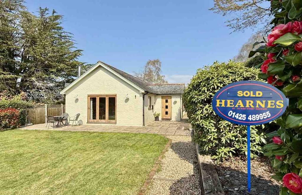 2 bedroom Detached Bungalow for sale