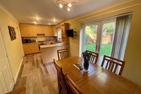 4 bedroom house for sale, Eames Gardens, Peterborough