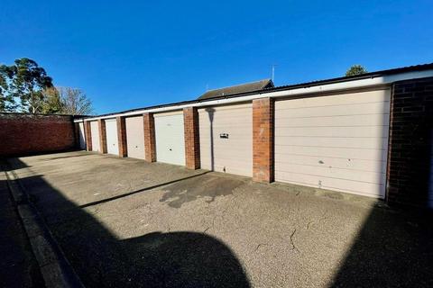 8 Watt Close, Paston, Peterborough, PE4 7XF