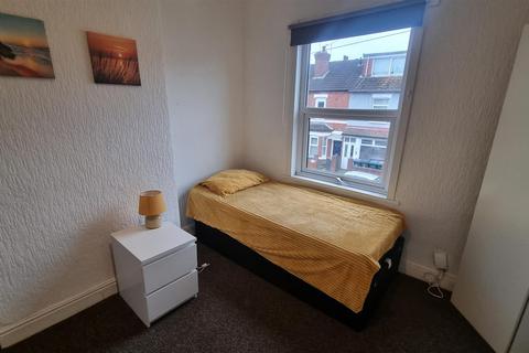 Studio to rent, Holmsdale Road, Coventry, CV6 5BL