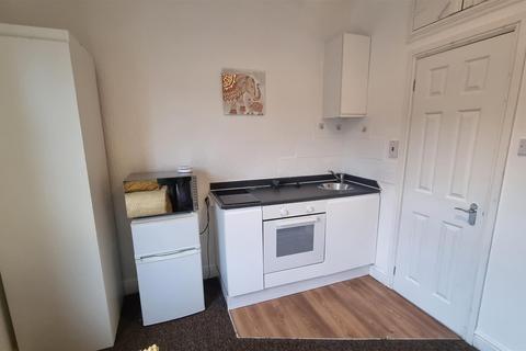 Studio to rent, Holmsdale Road, Coventry, CV6 5BL