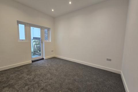 2 bedroom apartment to rent, Oaklands Terrace, Swansea SA1