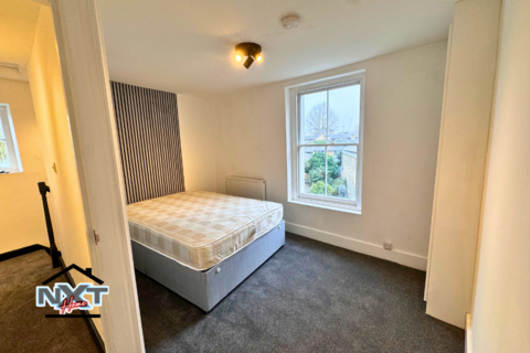 1 bedroom in a house share to rent, Upper North Street, London, E14