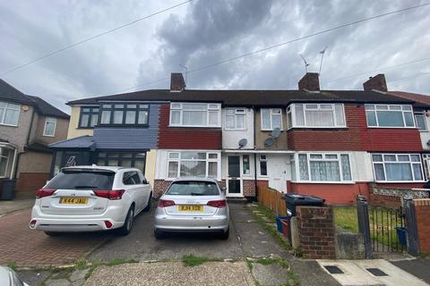 3 bedroom terraced house for sale, Penbury Road, Southall UB2