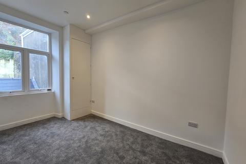 2 bedroom apartment to rent, Oaklands Terrace, Swansea SA1