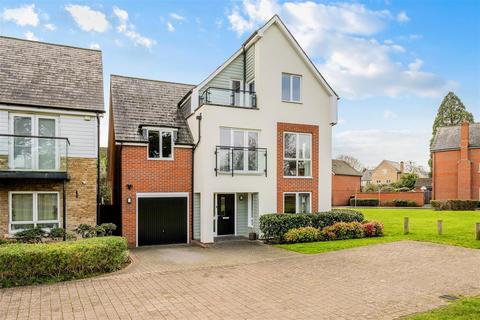 4 bedroom detached house for sale, Mulberry Close, Epsom