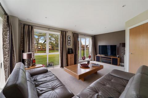 4 bedroom detached house for sale, Mulberry Close, Epsom