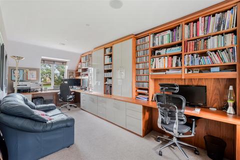 15 Mulberry Close, Epsom, KT19 8FX