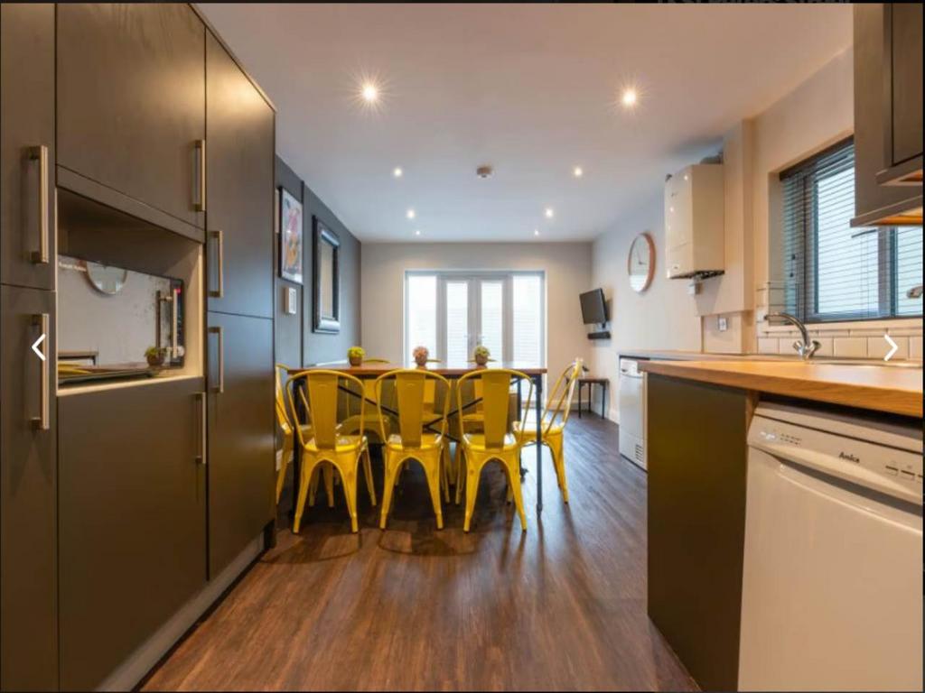 Kitchen Diner Angle