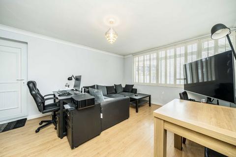 1 bedroom flat to rent, Beaver Close, Hampton TW12