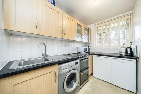 1 bedroom flat to rent, Beaver Close, Hampton TW12