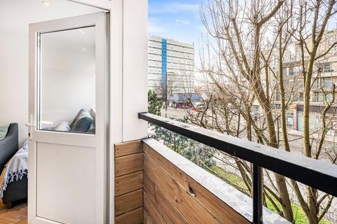 3 bedroom flat for sale, Elmington Estate, London, SE5