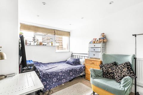 3 bedroom flat for sale, Elmington Estate, London, SE5