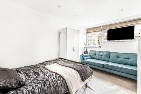 3 bedroom flat for sale, Elmington Estate, London, SE5