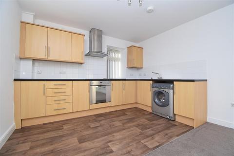 2 bedroom flat to rent, Thornes House, Ossett WF5