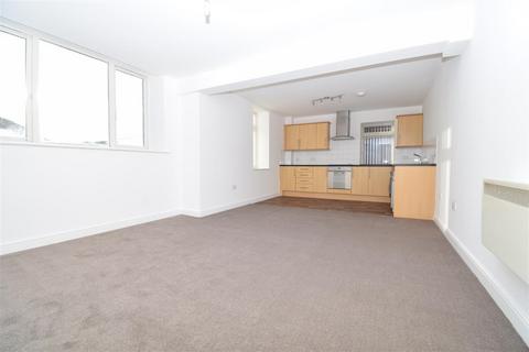 2 bedroom flat to rent, Thornes House, Ossett WF5