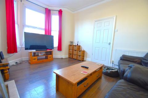 3 bedroom terraced house for sale, Sutton Road, Rochford