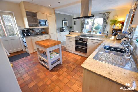 4 bedroom detached house for sale, East Williamston, Tenby