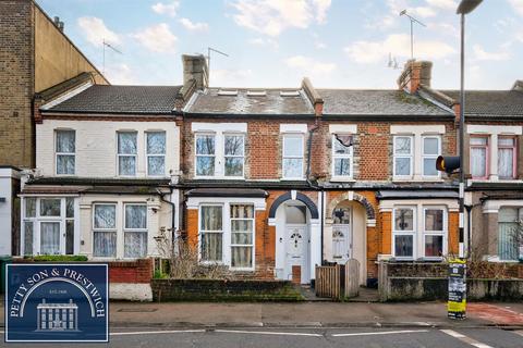 2 bedroom flat for sale, Cann Hall Road, Leytonstone