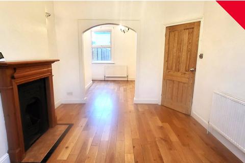 3 bedroom terraced house to rent, Cranbrook Road, Thornton Heath CR7