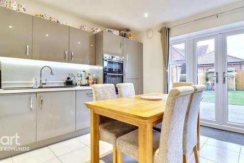 3 bedroom terraced house for sale, Myrtlewood Road, Bury St Edmunds