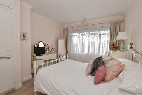 3 bedroom semi-detached house for sale, Bevan Way, Hornchurch, Essex