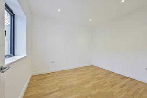undefined, 1 Innes Close, London SW20