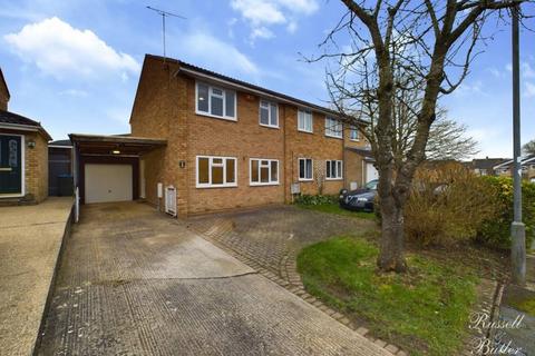 3 bedroom semi-detached house to rent, Gilbert Scott Road, Buckingham, MK18 1PS