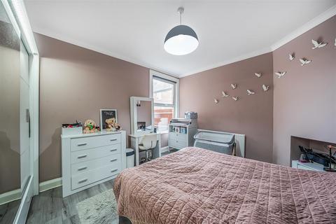 2 bedroom maisonette for sale, Grange Avenue, London N12