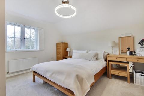 2 Lambert Mews, Southfleet, Gravesend, DA13 9AN