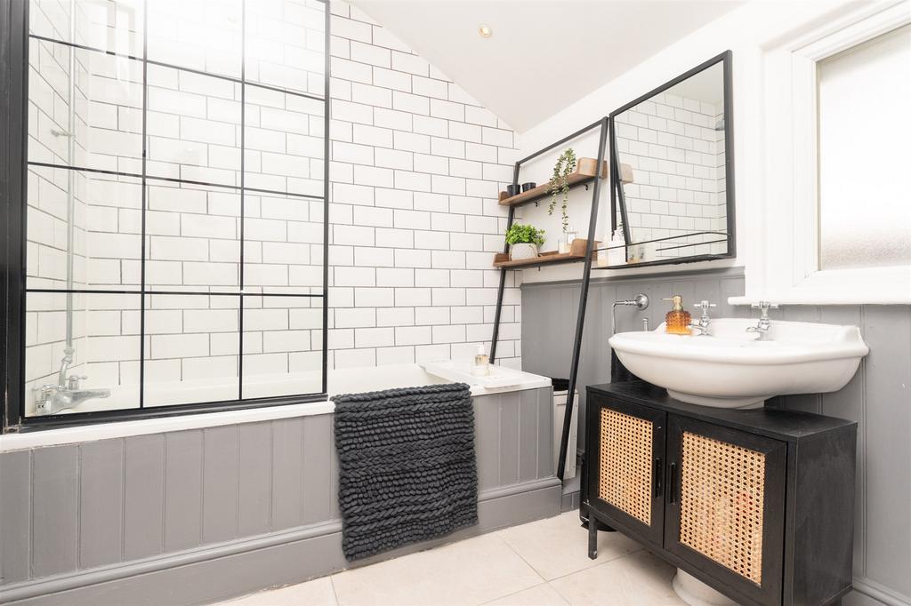 En-Suite Bathroom