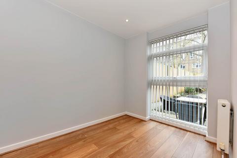 34 Lanark Close, London, W5 1SN