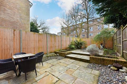 34 Lanark Close, London, W5 1SN