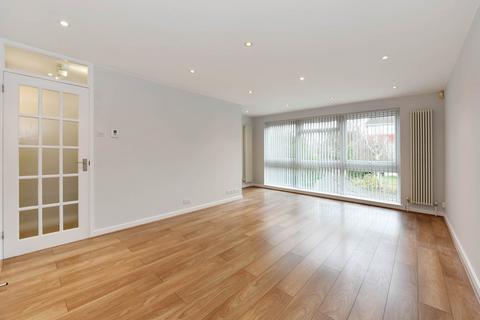34 Lanark Close, London, W5 1SN