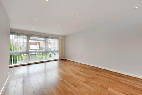 34 Lanark Close, London, W5 1SN