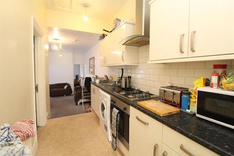 3 bedroom flat to rent, Whitchurch Road, Cardiff CF14