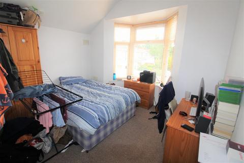 3 bedroom flat to rent, Whitchurch Road, Cardiff CF14