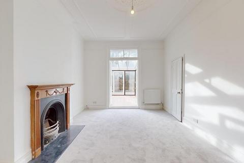 2 bedroom flat to rent, Clarendon Drive, West Putney